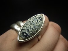 画像5: 貴州ミャオ族の藍印花布・古裂リング　（苗銀製）　藍染め・ろうけつ染め　 (5)
