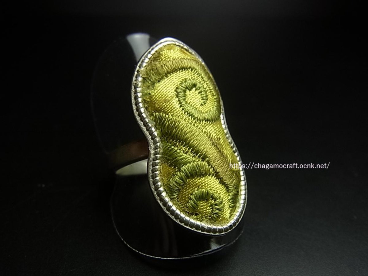 画像1: 貴州ミャオ族の刺繍古裂リング（苗銀製）落花生 (1)