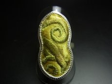 画像2: 貴州ミャオ族の刺繍古裂リング（苗銀製）落花生 (2)