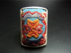 画像2: 貴州ミャオ族の刺繍古裂リング（苗銀製） (2)