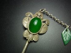 画像3: ミャオ族（苗族）の髪留め/かんざし（苗銀製）・蝶々・翠色石付　Traditional hair ornament, Kanzashi of Miao (3)