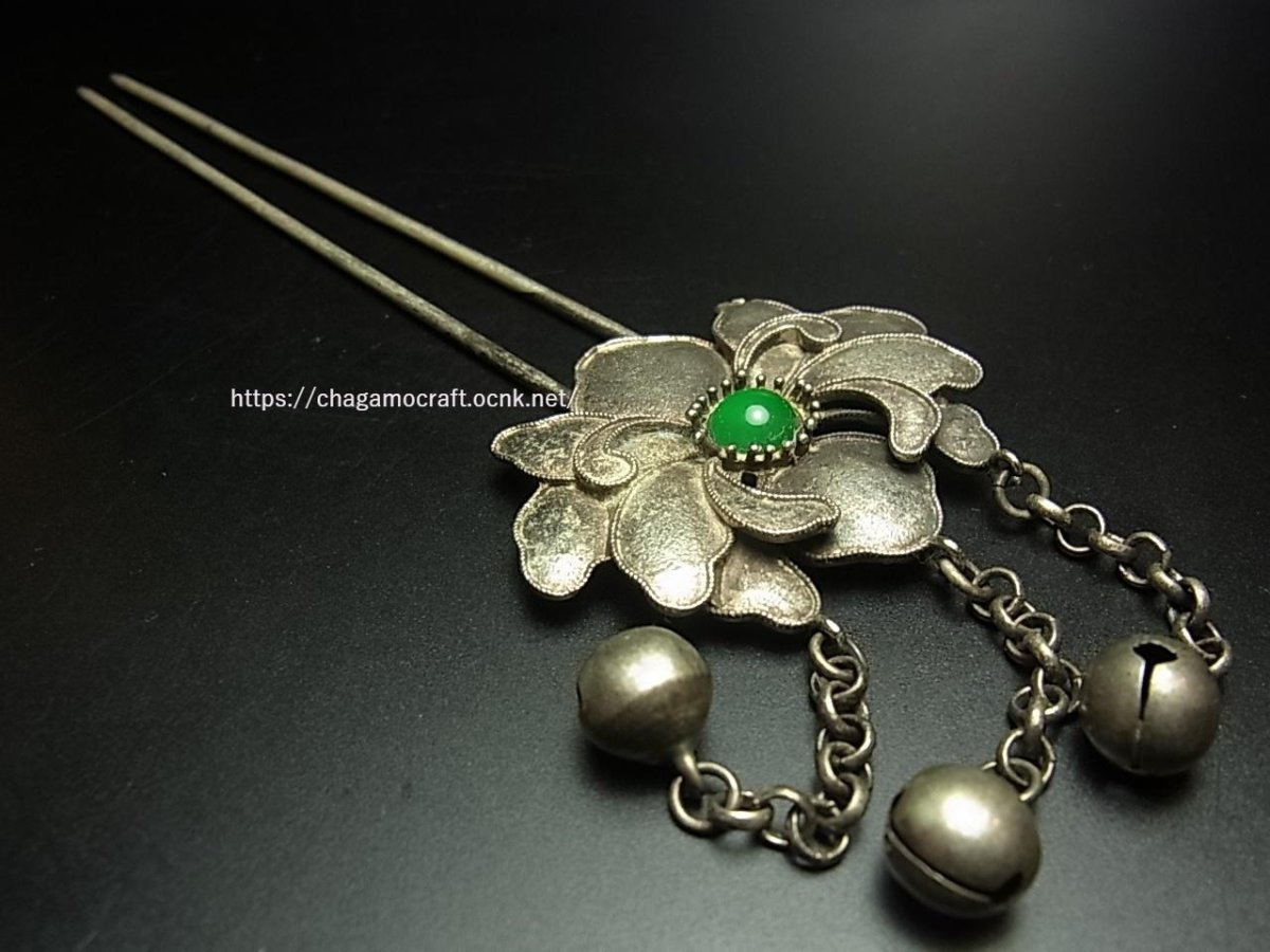 画像1: ミャオ族（苗族）の髪留め/かんざし（苗銀製）・牡丹・翠色石付　Traditional hair ornament, Kanzashi of Miao (1)