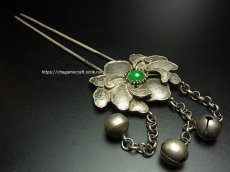 画像1: ミャオ族（苗族）の髪留め/かんざし（苗銀製）・牡丹・翠色石付　Traditional hair ornament, Kanzashi of Miao (1)
