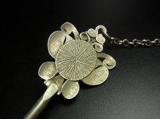 画像4: ミャオ族（苗族）の髪留め/かんざし（苗銀製）・蝶々・翠色石付　Traditional hair ornament, Kanzashi of Miao (4)