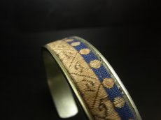画像4: 貴州省ミャオ族の刺繍古裂バングル(苗銀)　Old embroidery Miao silver bangle　 (4)