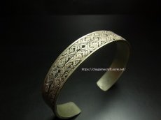 画像2: 貴州省ミャオ族の刺繍古裂バングル(苗銀)　Old embroidery Miao silver bangle　 (2)