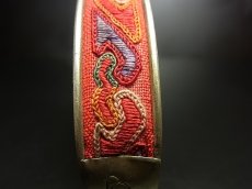 画像3: 貴州省ミャオ族の刺繍古裂バングル(苗銀)　Old embroidery Miao silver bangle　 (3)