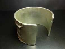 画像5: 貴州省ミャオ族の藍印花布古裂バングル(苗銀)　（藍染め・ろうけつ染め） (5)