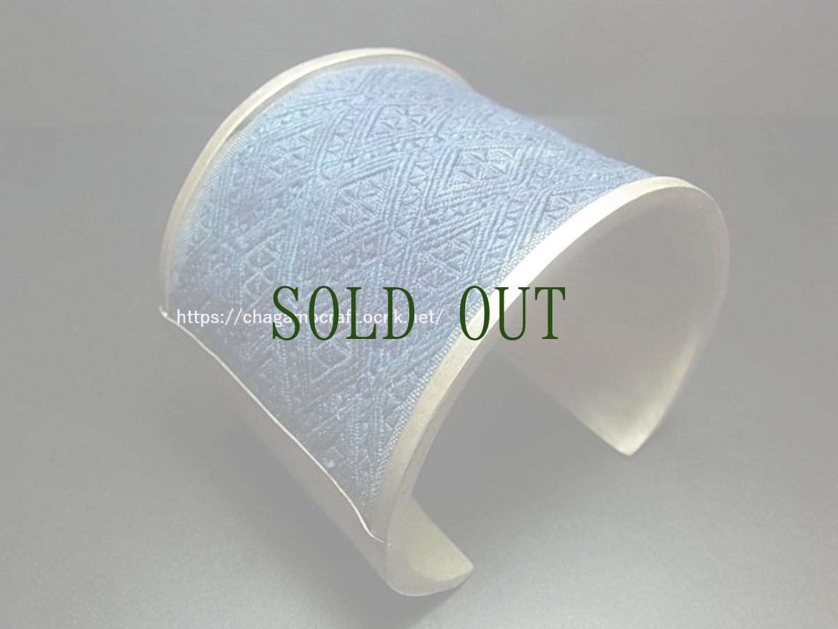 画像2: 貴州省ミャオ族の刺繍古裂バングル(苗銀)　Old embroidery Miao silver bangle　 (2)