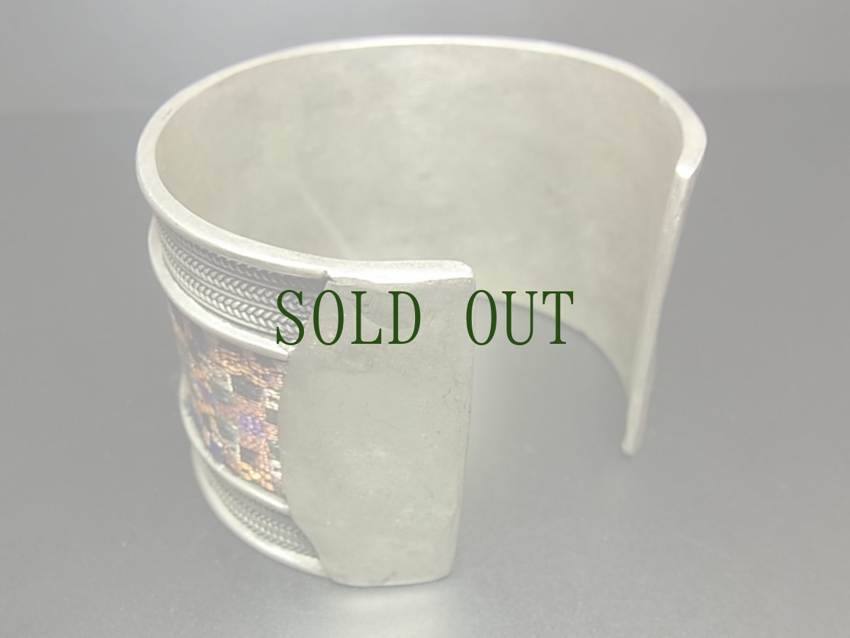 画像5: 貴州省ミャオ族の刺繍古裂バングル(苗銀)　Old embroidery Miao silver bangle　 (5)