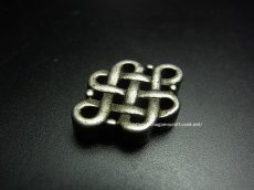 画像2: エンドレスノット（ベルべ・サンサーラ・無限の紐）チベット八吉祥紋・蔵銀製/シルバー色 (2)