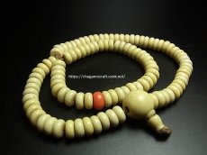 画像1: チベットの老料器製念珠　104玉　(old tibetan  mala )　アンティーク (1)