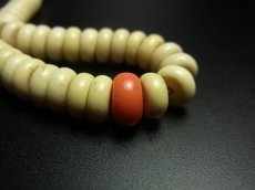 画像4: チベットの老料器製念珠　104玉　(old tibetan  mala )　アンティーク (4)