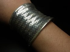画像5: 貴州ミャオ族のシルバーバングル(ミャオ銀)　編み　約51mm (5)