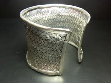 画像4: 貴州ミャオ族のシルバーバングル(ミャオ銀)　編み　約51mm (4)