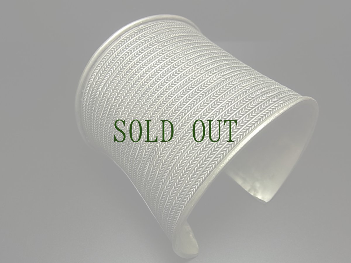 画像2: 貴州ミャオ族のシルバーバングル(ミャオ銀)　 線・大 (2)