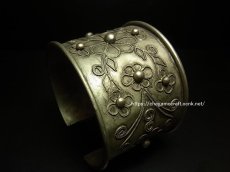 画像1: 貴州ミャオ族のシルバーバングル(ミャオ銀)　花 (1)