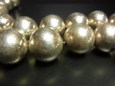 画像3: 貴州ミャオ族の丸玉ネックレス　(苗銀製)　（大） (3)