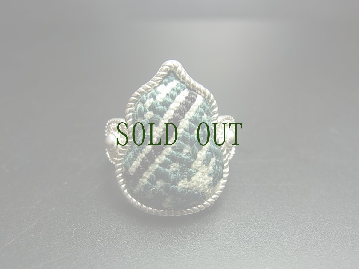 画像2: 貴州ミャオ族の刺繍古裂リング（苗銀製） (2)