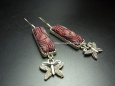 画像1: ミャオ族（苗族）の苗銀製・刺繍古裂ピアス/  Miao Old embroidery earrings　 (1)