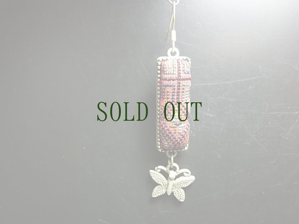 画像6: ミャオ族（苗族）の苗銀製・刺繍古裂ピアス/  Miao Old embroidery earrings　 (6)