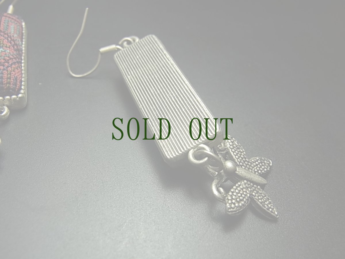 画像5: ミャオ族（苗族）の苗銀製・刺繍古裂ピアス/  Miao Old embroidery earrings　 (5)