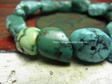 画像4: チベタン・アンティークターコイズ(yu)のブレスレット　（Old tibetan  turquoise）約33ℊ (4)