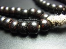 画像3: 黒朱色・老菩提根のチベット念珠（ Tibetan bodhi roots mala） (3)