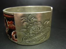 画像4: 貴州省ミャオ族の刺繍古裂バングル(苗銀)　剪紙破線繍/ Split thread stitch・Old embroidery Miao silver bangle　 (4)