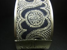 画像3: 貴州省ミャオ族の藍印花布古裂バングル(苗銀)　（藍染め・ろうけつ染め） (3)