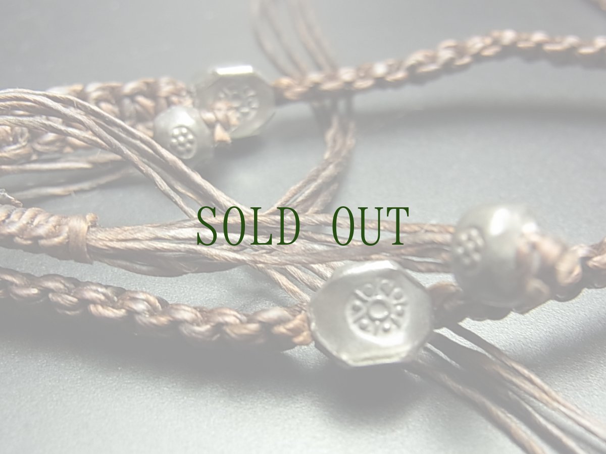 画像5: 白メオ族（モン族/白苗族/ミャオ）錠前型魔除け背守りとカレンシルバーの首飾り (5)