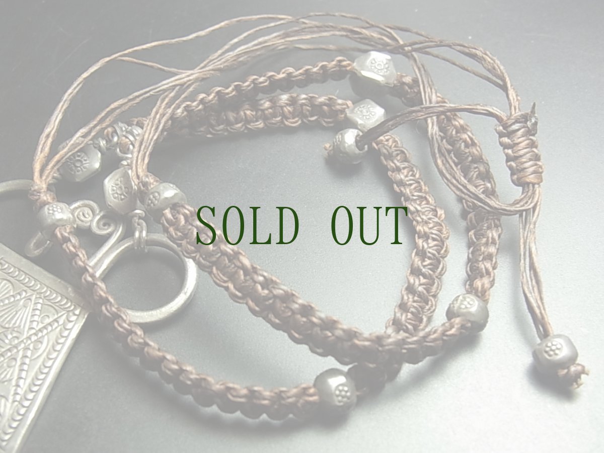 画像8: 白メオ族（モン族/白苗族/ミャオ）錠前型魔除け背守りとカレンシルバーの首飾り (8)