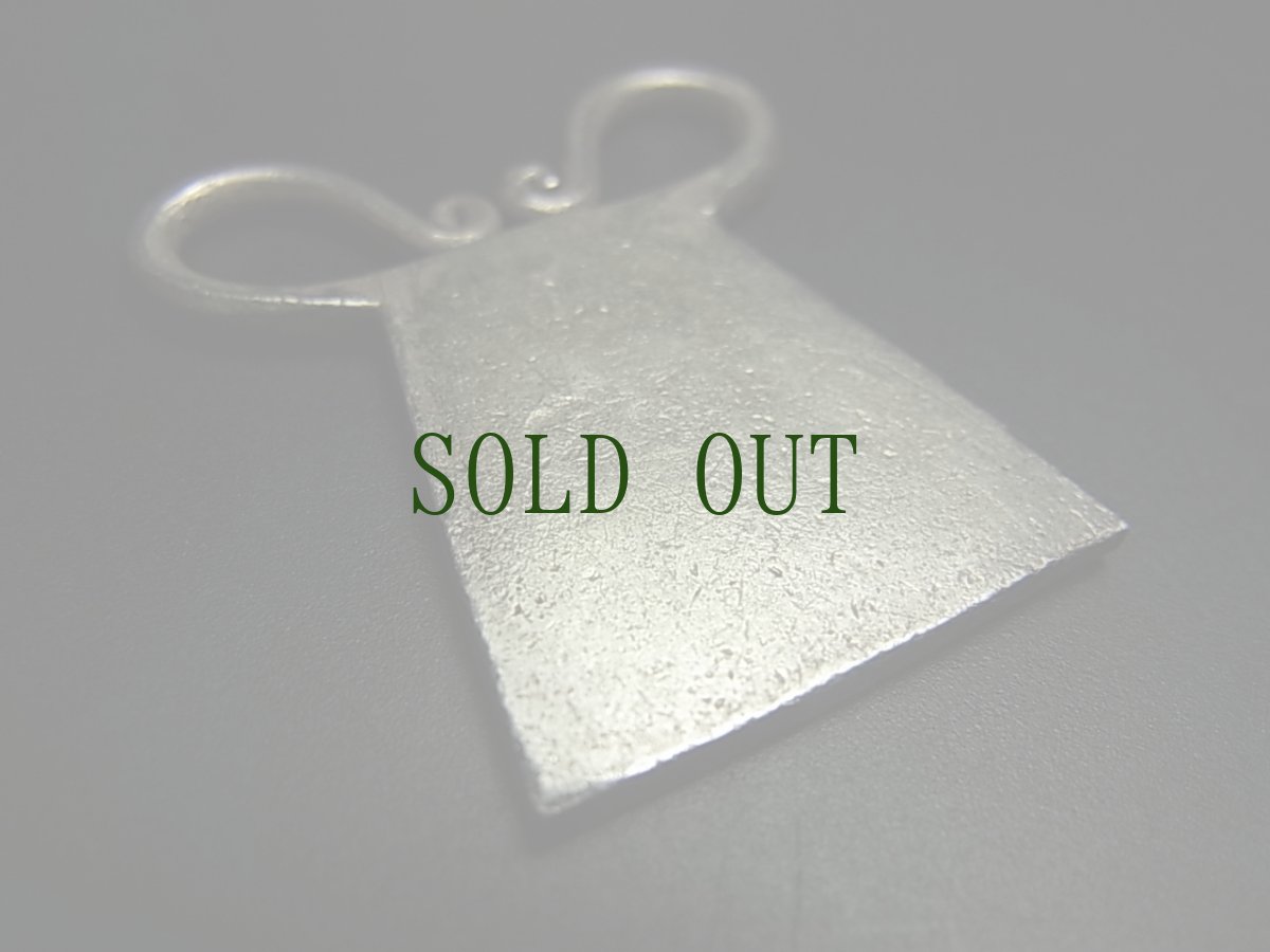 画像4: 白メオ族（モン族/白苗族/ミャオ）錠前型魔除け背守り・Old silver amulet from Meo（Hmong）（モンシルバー） (4)