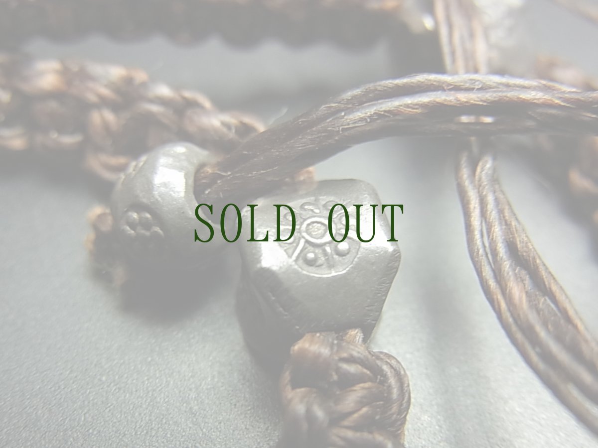 画像9: 白メオ族（モン族/白苗族/ミャオ）錠前型魔除け背守りとカレンシルバーの首飾り (9)