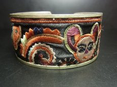 画像3: 貴州省ミャオ族の刺繍古裂バングル(苗銀)　剪紙破線繍/ Split thread stitch・Old embroidery Miao silver bangle　 (3)