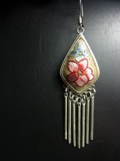 画像6: ミャオ族（苗族）の苗銀製・刺繍古裂ピアス/  Miao Old embroidery earrings　 (6)