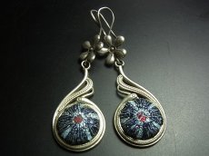 画像3: ミャオ族（苗族）の苗銀製・刺繍古裂ピアス/  Miao Old embroidery earrings　 (3)