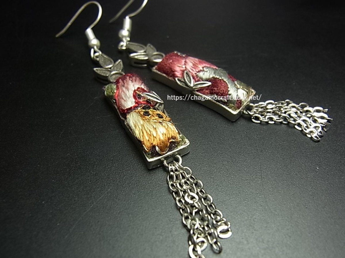 画像1: ミャオ族（苗族）の苗銀製・刺繍古裂ピアス/  Miao Old embroidery earrings　 (1)