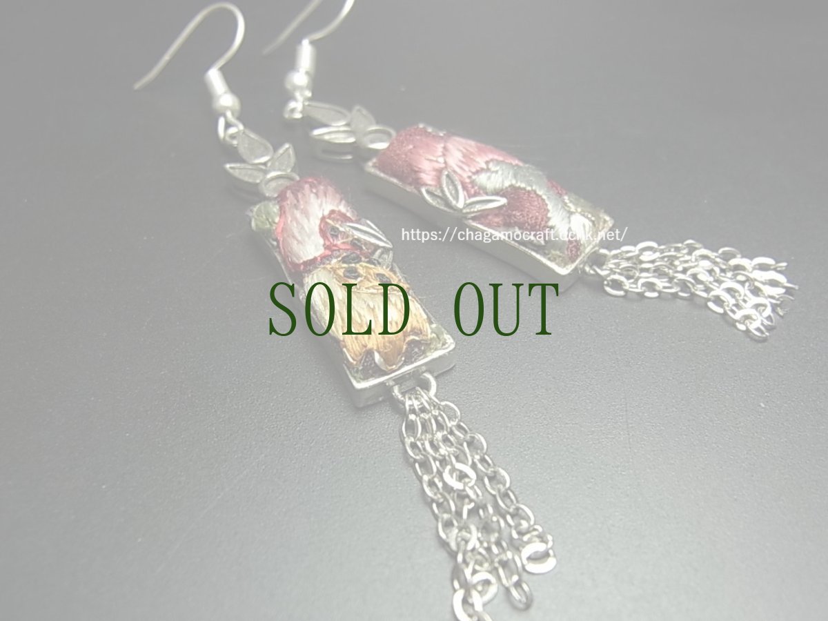 画像1: ミャオ族（苗族）の苗銀製・刺繍古裂ピアス/  Miao Old embroidery earrings　 (1)