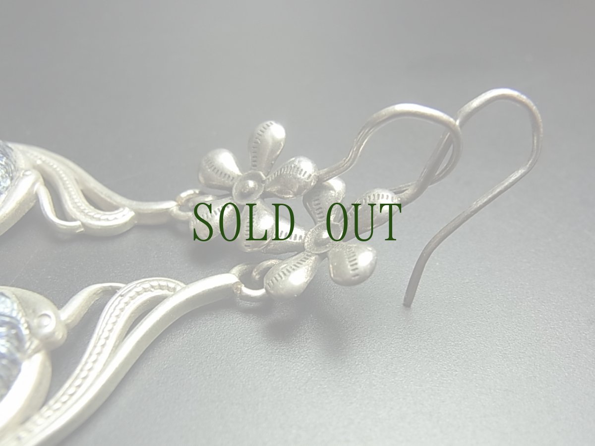 画像4: ミャオ族（苗族）の苗銀製・刺繍古裂ピアス/  Miao Old embroidery earrings　 (4)