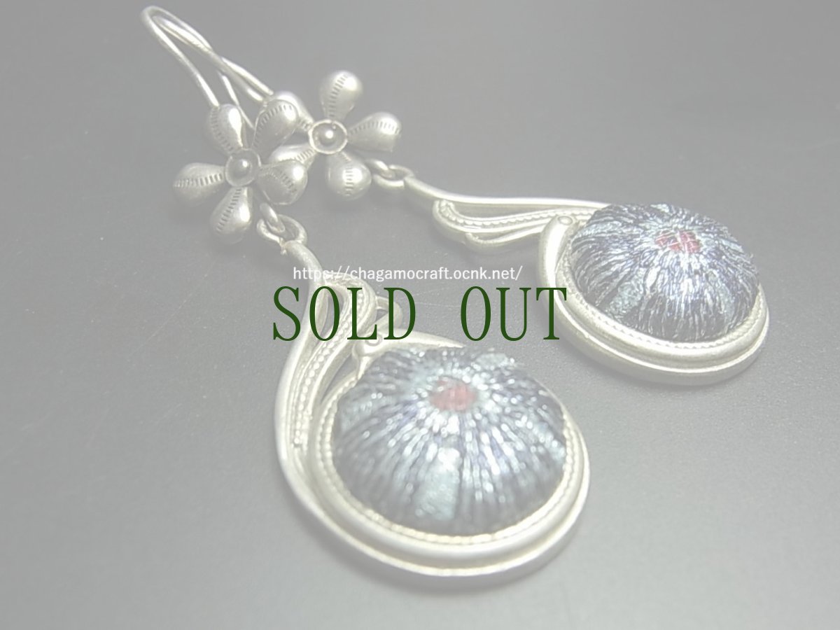 画像1: ミャオ族（苗族）の苗銀製・刺繍古裂ピアス/  Miao Old embroidery earrings　 (1)