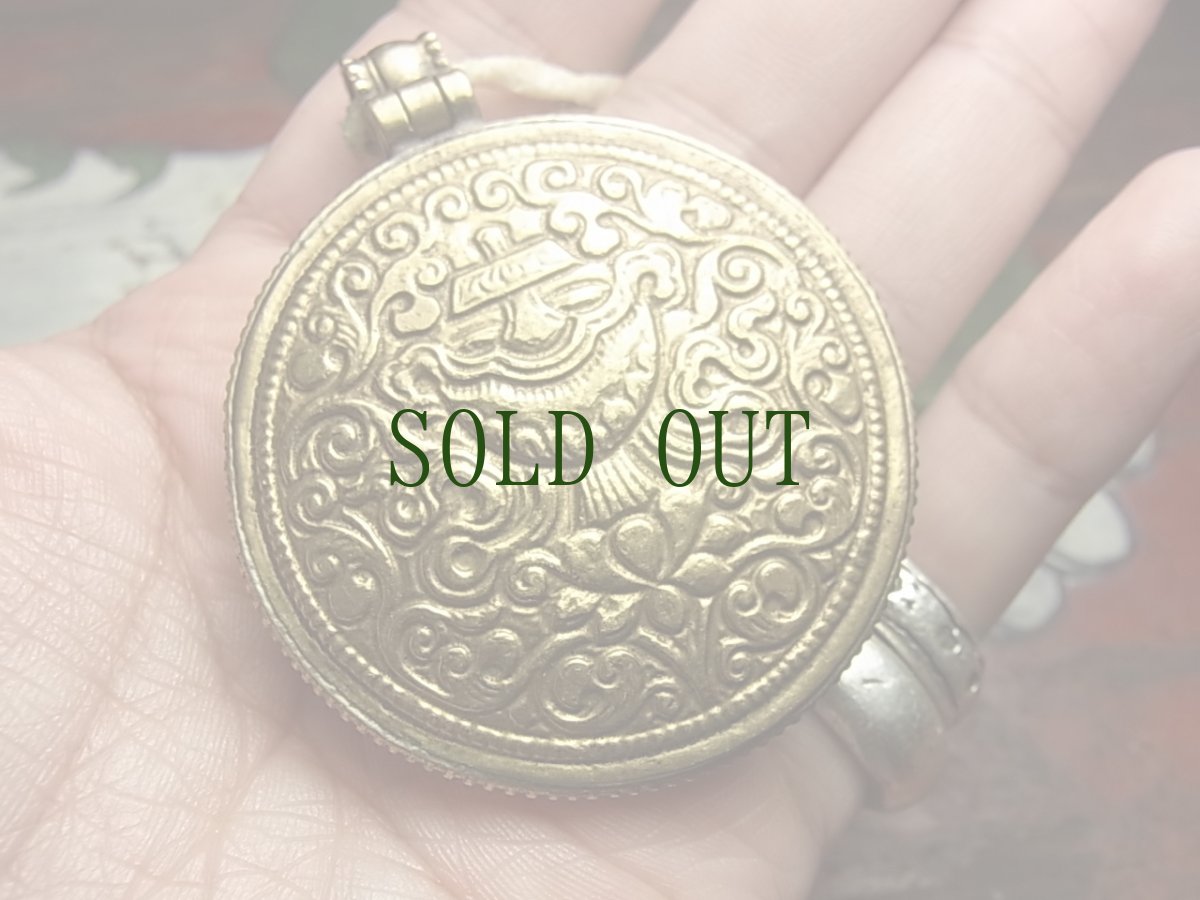 画像4: チベット吉祥紋（蓮華のペマと宝瓶ブンパ）のペンダントトップ・タシタゲ (4)