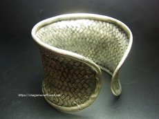 画像4: 貴州ミャオ族のシルバーバングル(ミャオ銀) 編み 中 (4)