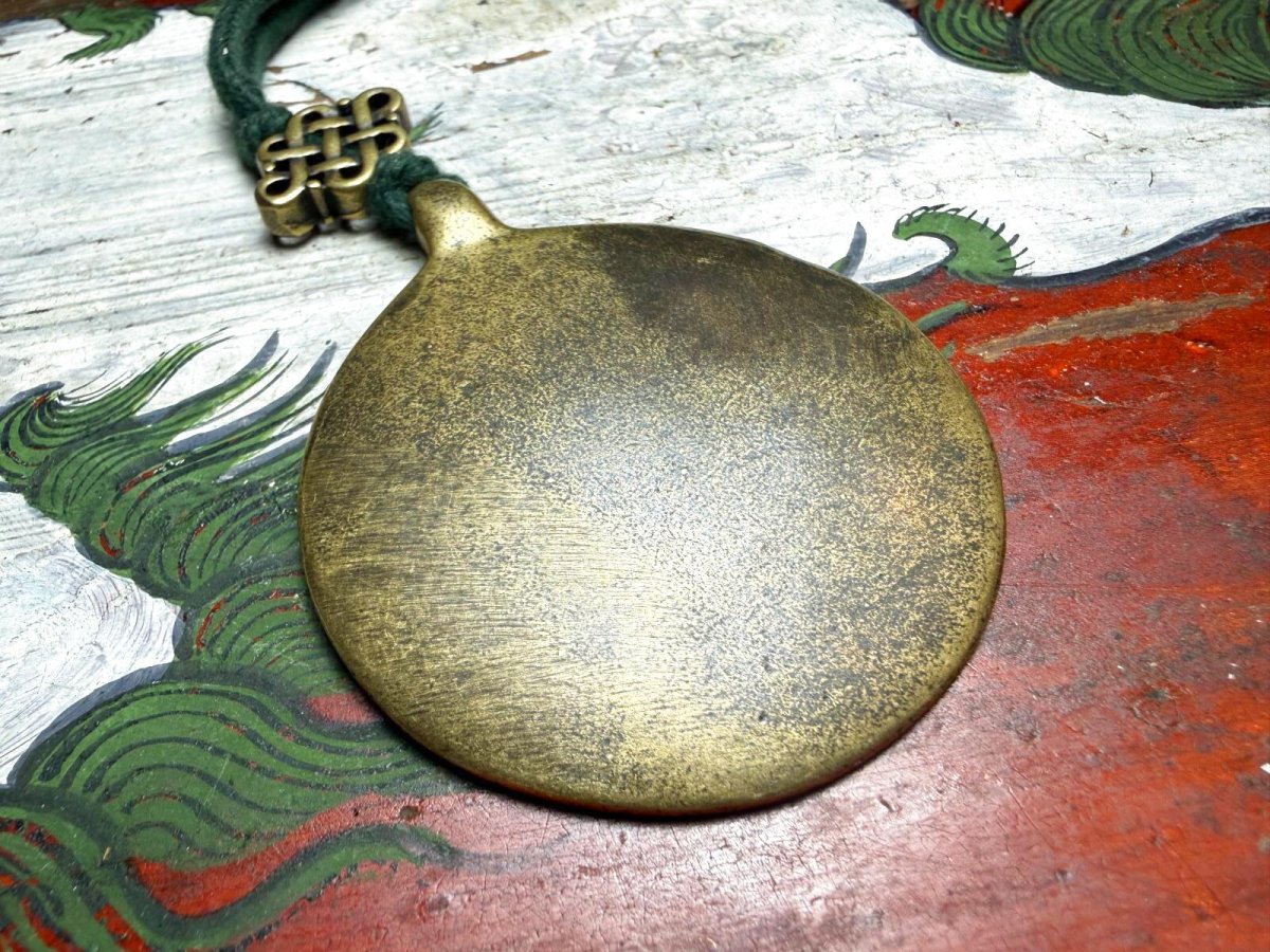 画像4: メロン（シバホ/暦・九宮八卦十二支)とエンドレスノットの根付　黄銅製　トクチャ(Thogchags) (4)