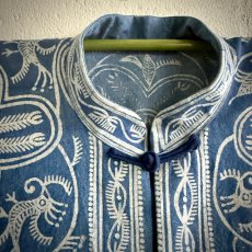 画像4: ガージアミャオ族（革家苗族/Ge jia Miao）藍印花布マオカラージャケット（木綿・藍染ろうけつ染め）ユニセックス (4)