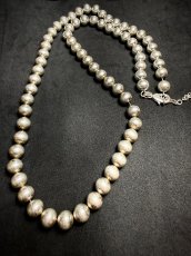 画像4: 貴州ミャオ族の丸玉ネックレス　(苗銀製)　（ロング） (4)