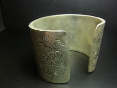 画像5: 貴州省ミャオ族の刺繍古裂バングル(苗銀)　Old embroidery Miao silver bangle　 (5)