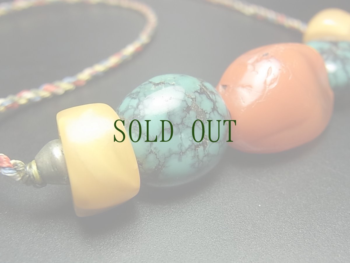 画像4: チベタン・ペマラカ、ターコイズ（YU）と琥珀玉のチョーカーネックレス　（ tibetan beads neckless） (4)