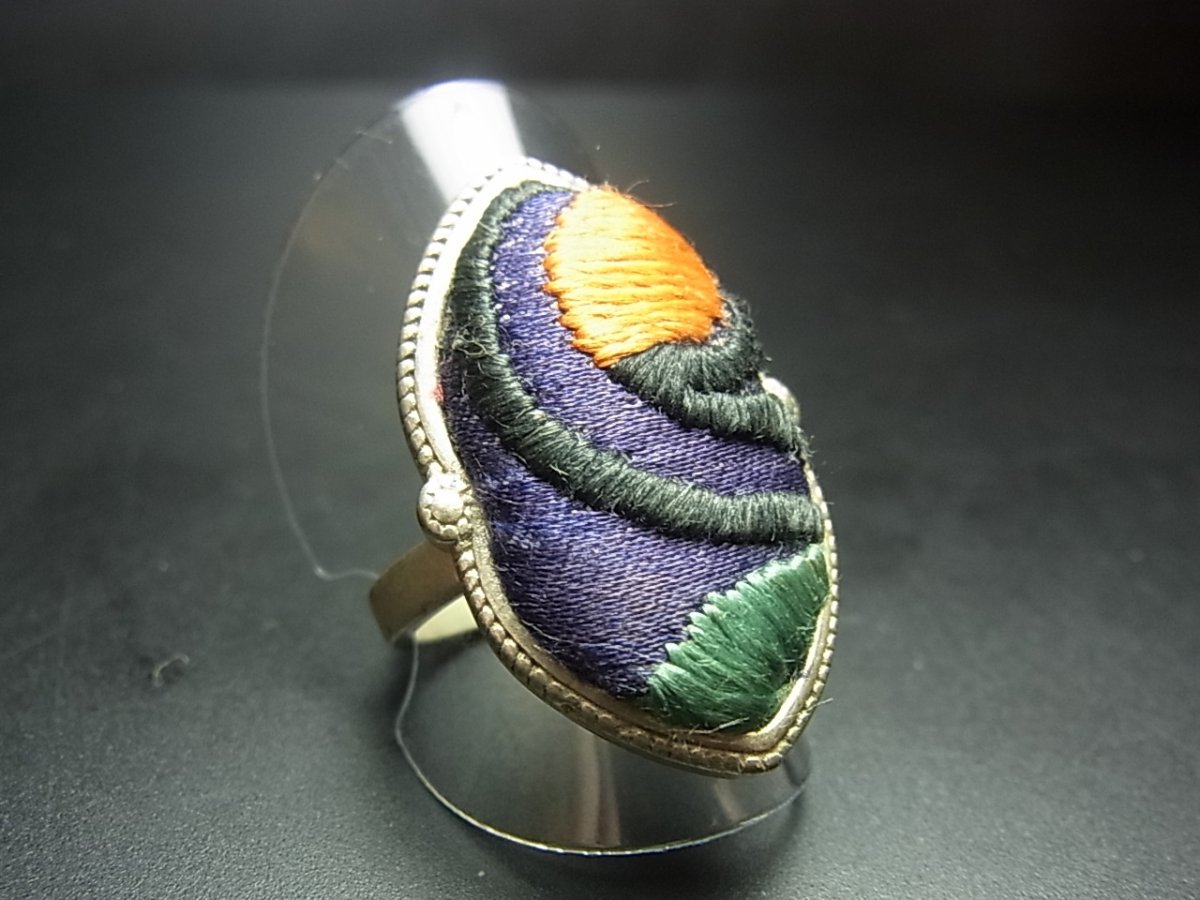 画像1: 貴州ミャオ族の刺繍古裂リング（苗銀製） (1)