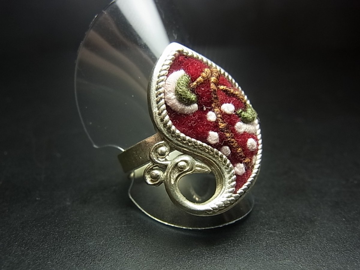 画像1: 貴州ミャオ族の刺繍古裂リング（苗銀製） (1)